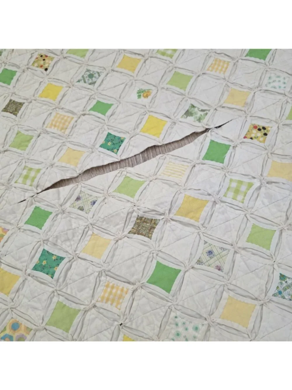 Vintage Handmade Cathedral Window Cutter Quilt Green Yellow 88 x 59